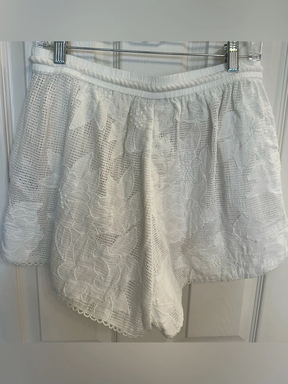 Farm Rio Women's White Embroidered Cotton Drawstring Shorts Size M NWT $160 - Picture 11 of 12
